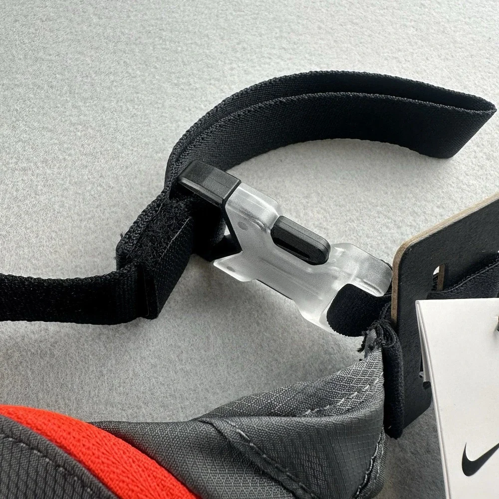Nike Running Adjustable Slim Lightweight Waistpack Unisex‎ Graphite Grey Red NWT